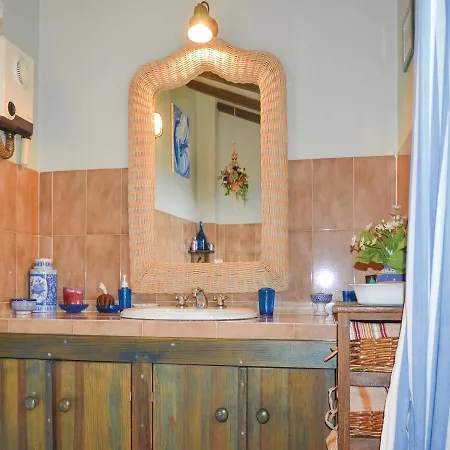Сasa de vacaciones Three-bedroom Holiday In Figari *