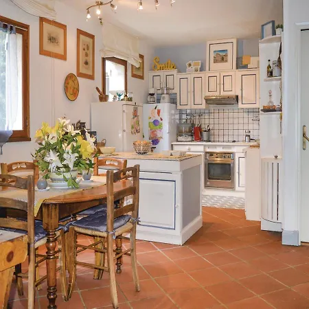 Three-bedroom Holiday In Figari * Figari (Corsica)